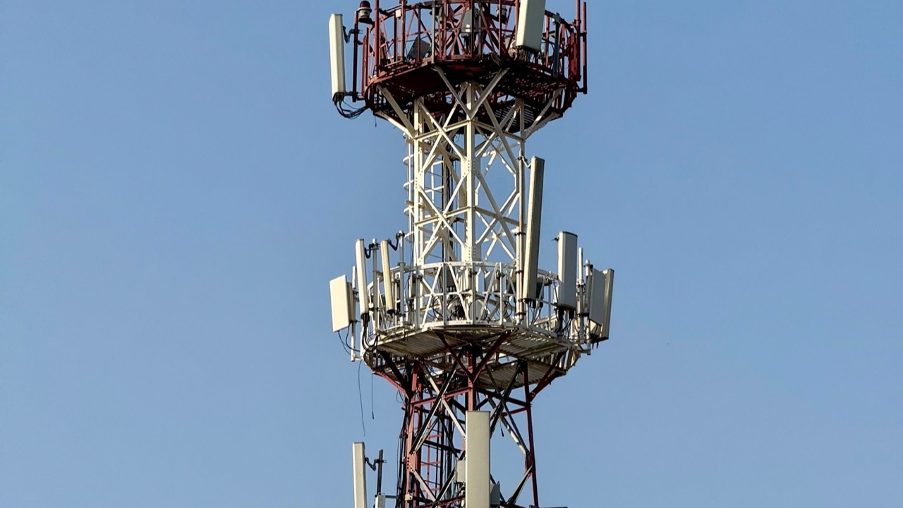 How 868 MHz Antenna Sizing and Ground Plane Affect Link Budget in Real Deployments